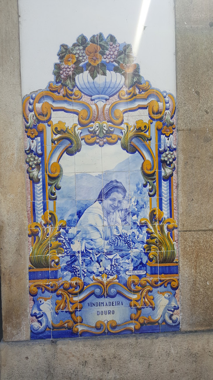 Vindimadeira - Azulejos na Estação do Pinhão © Viaje Comigo