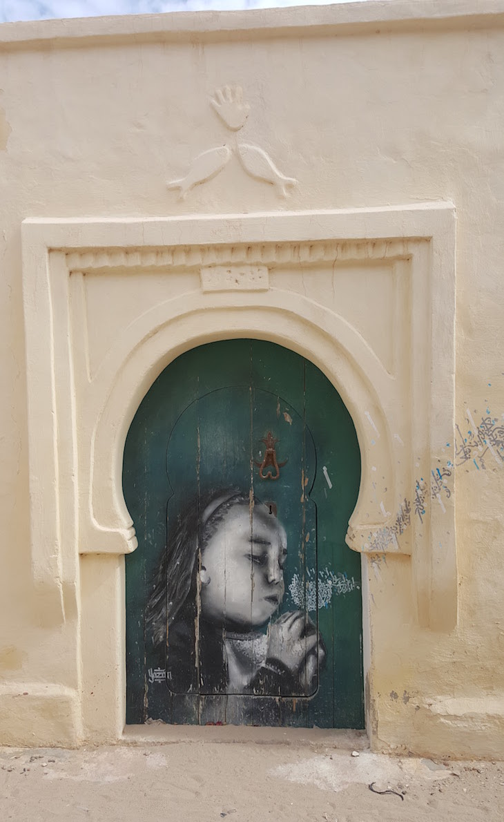 Artista: Yazan Halwani - Libano, Djerbahood, Erriadh, Djerba, Tunisia © Viaje Comigo