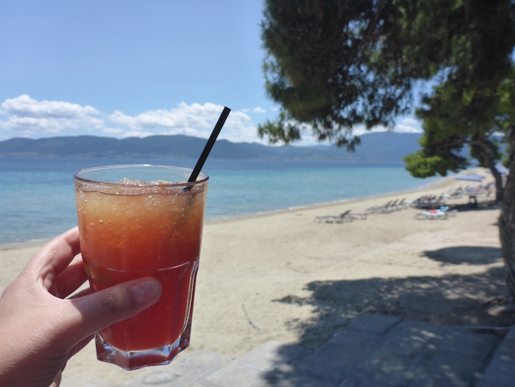 Bebida na praia no Club Med Gregolimano, Grécia © Viaje Comigo