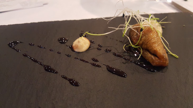 Mousse de Foie, Figo caramelizado e coulis de Porto © Viaje Comigo