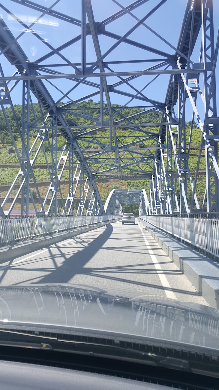 Passar na ponte do Pinhão © Viaje Comigo