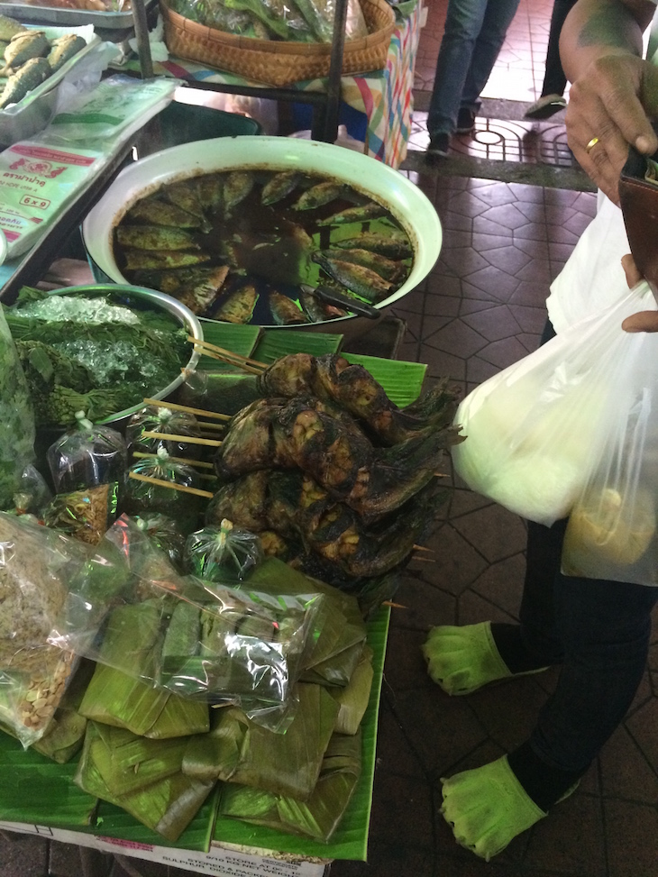 Peixes grelhados em Banguecoque, Tailândia © Viaje Comigo