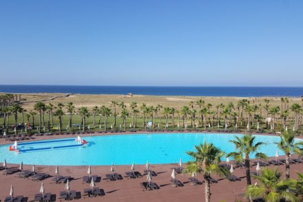 Piscina de manhã no Vidamar Resort Algarve © Viaje Comigo
