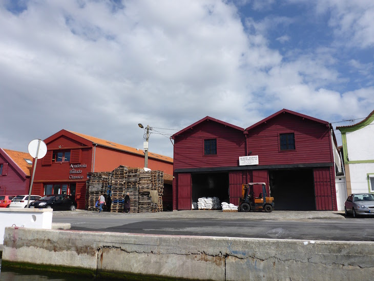 Armazéns junto dos canais da ria em Aveiro© Viaje Comigo