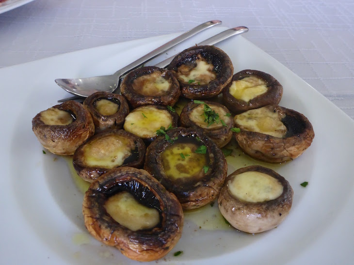 Cogumelos recheados no Restaurante Quinta da Cera, Chaves © Viaje Comigo