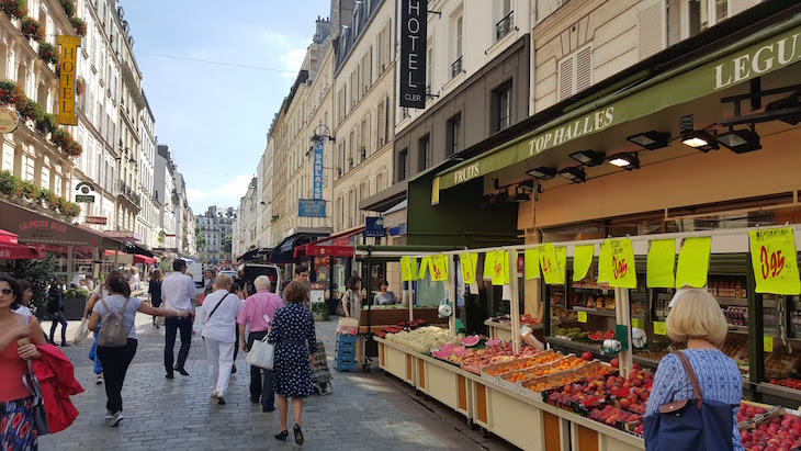 Frutas na Rua Cler, Paris © Viaje Comigo