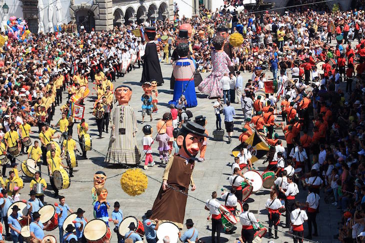 Bombos e cabeçudos - Vianafestas - Romaria d'Agonia - Direitos reservados