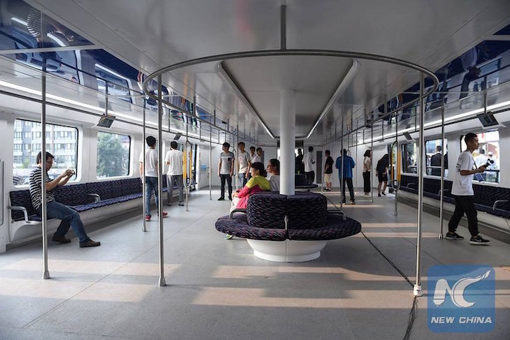 Dentro do TEB - Transit Elevated Bus- New China