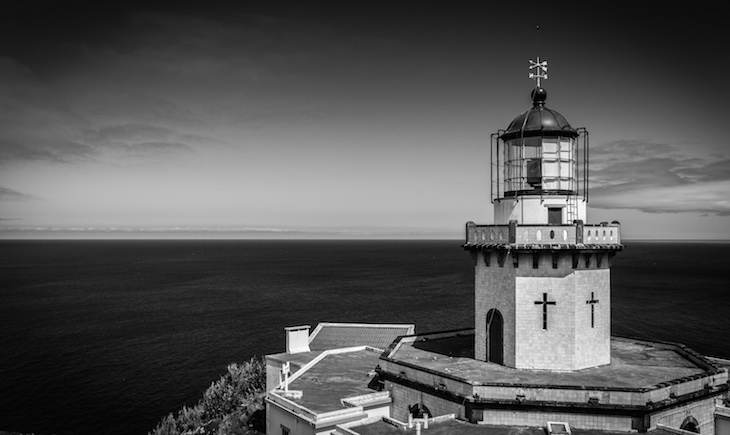 Farol da Ponta do Arnel - Fotografia: © Ines Marques