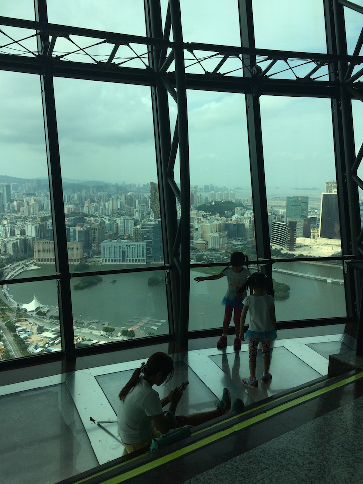 Chão em vidro - Vista da Torre de Macau © Viaje Comigo