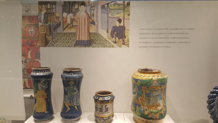 Vasos no Museu da Farmácia do Porto © Viaje Comigo 