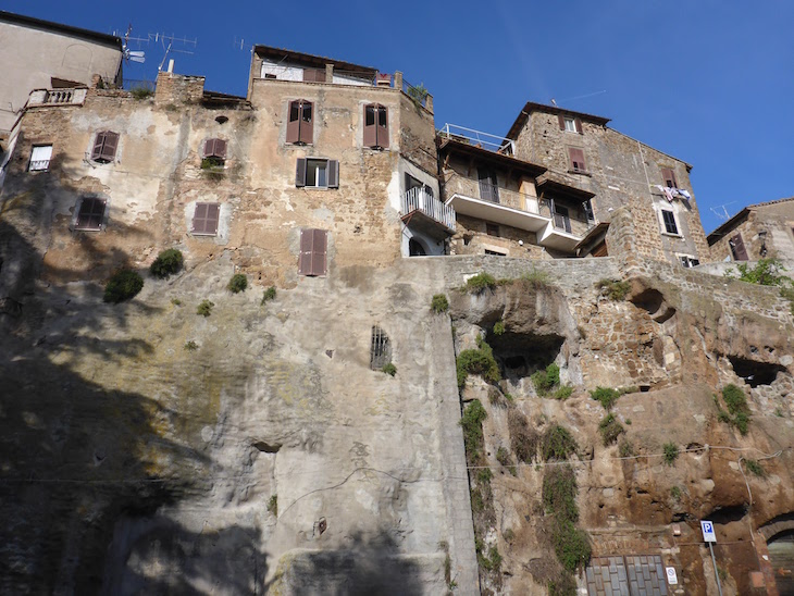 Casas no monte de Orte, Itália © Viaje Comigo