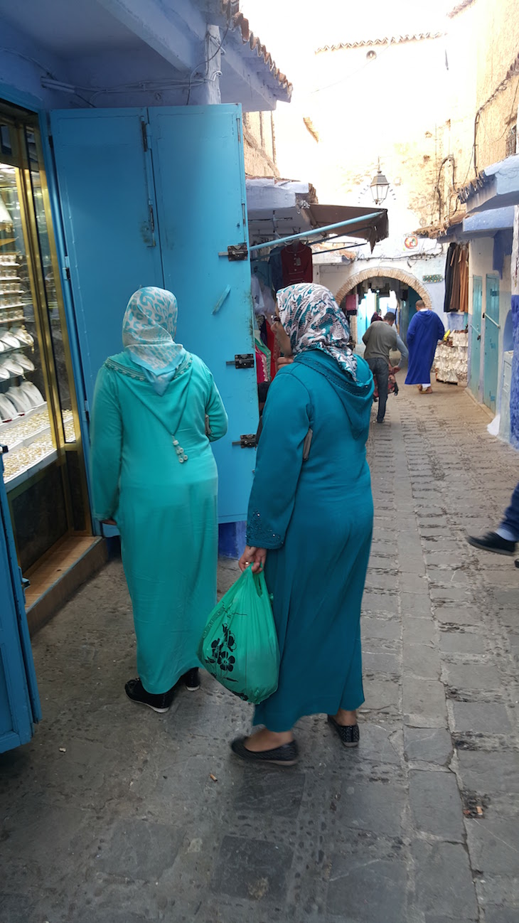 Às compras em Chefchaouen, Marrocos © Viaje Comigo