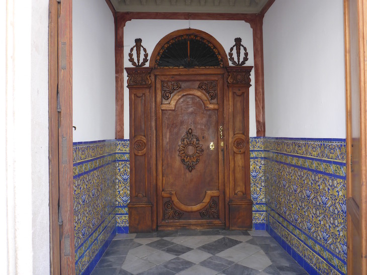 Porta e Azulejos em Priego de Córdoba © Viaje Comigo
