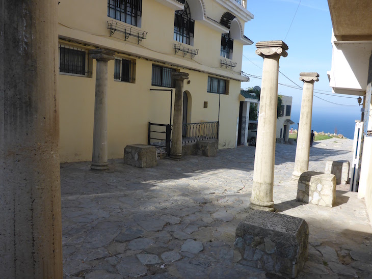 Colunas romanas em Tânger - Marrocos © Viaje Comigo