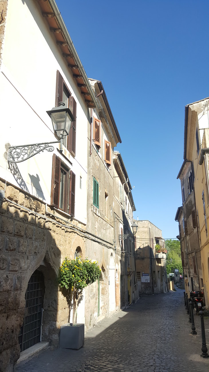 Ruas de Civita Castellana - Itália © Viaje Comigo