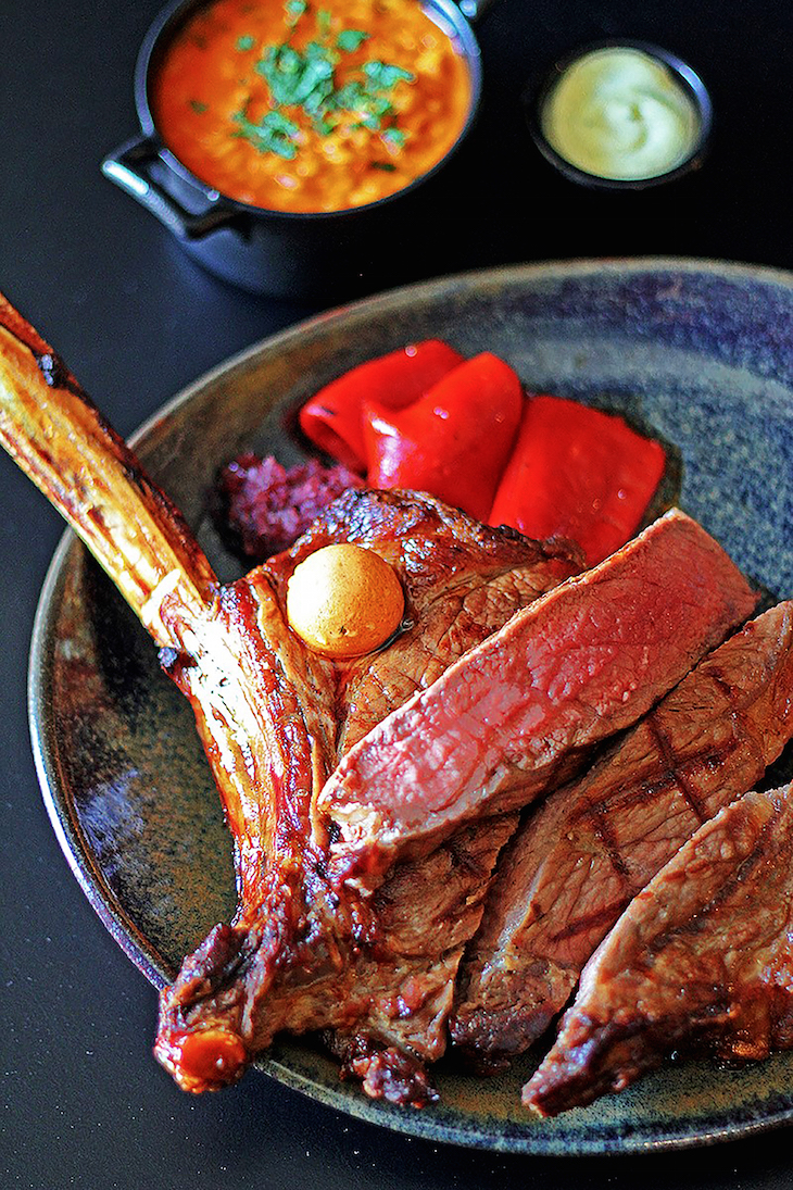 Tomahawk ribeye steak © DR