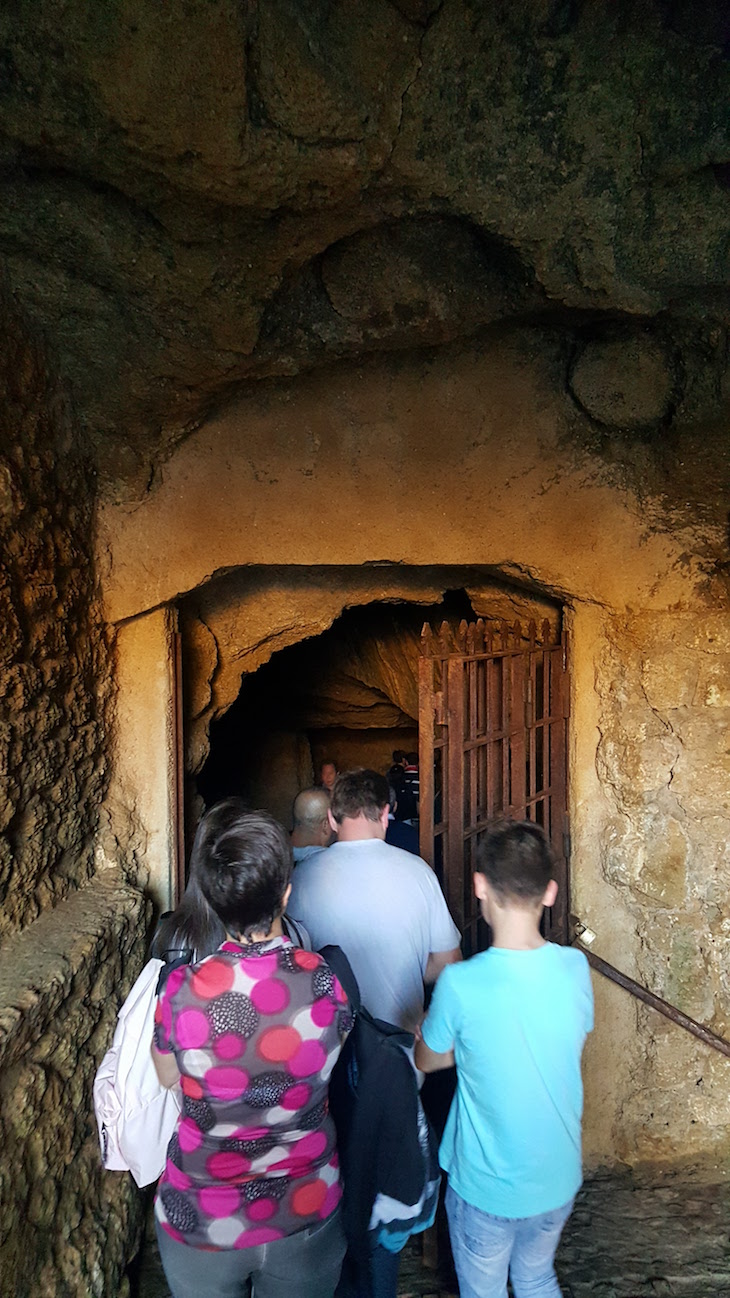 Entrada nas Grutas de Hércules, Tânger, Marrocos © Viaje Comigo