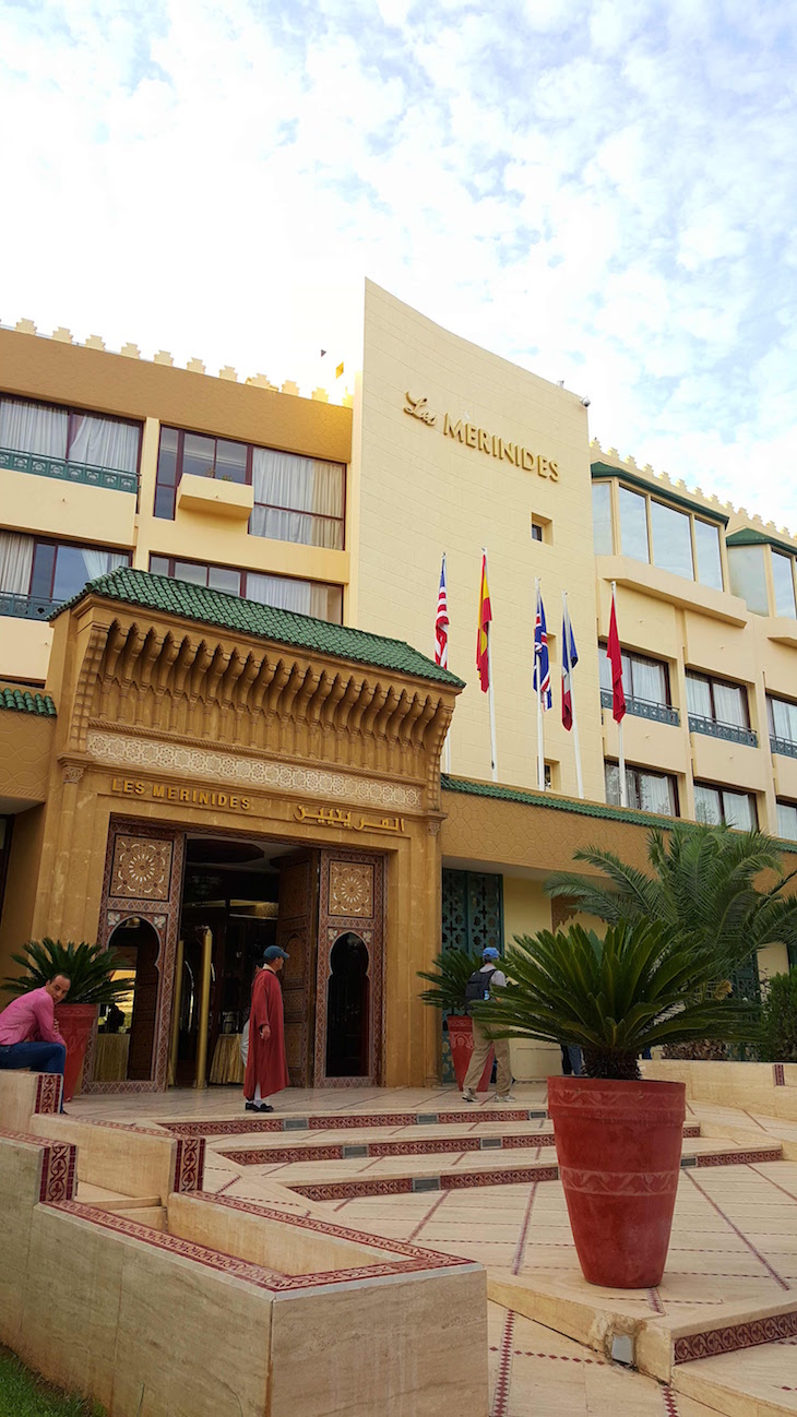 Entrada do Hôtel Les Mérinides - Fez - Marrocos © Viaje Comigo
