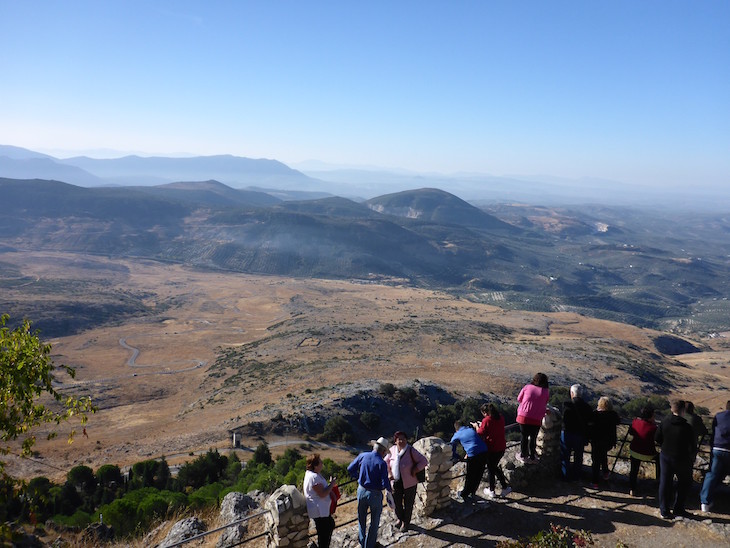 À espera da procissão da Virgen de la Sierra - Cabra © Viaje Comigo