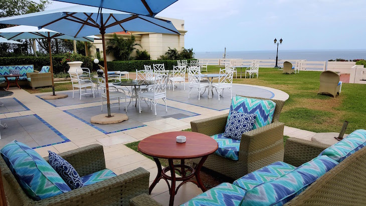 Esplanada do Aquarius Bar - Polana Serena Hotel - Maputo © Viaje Comigo