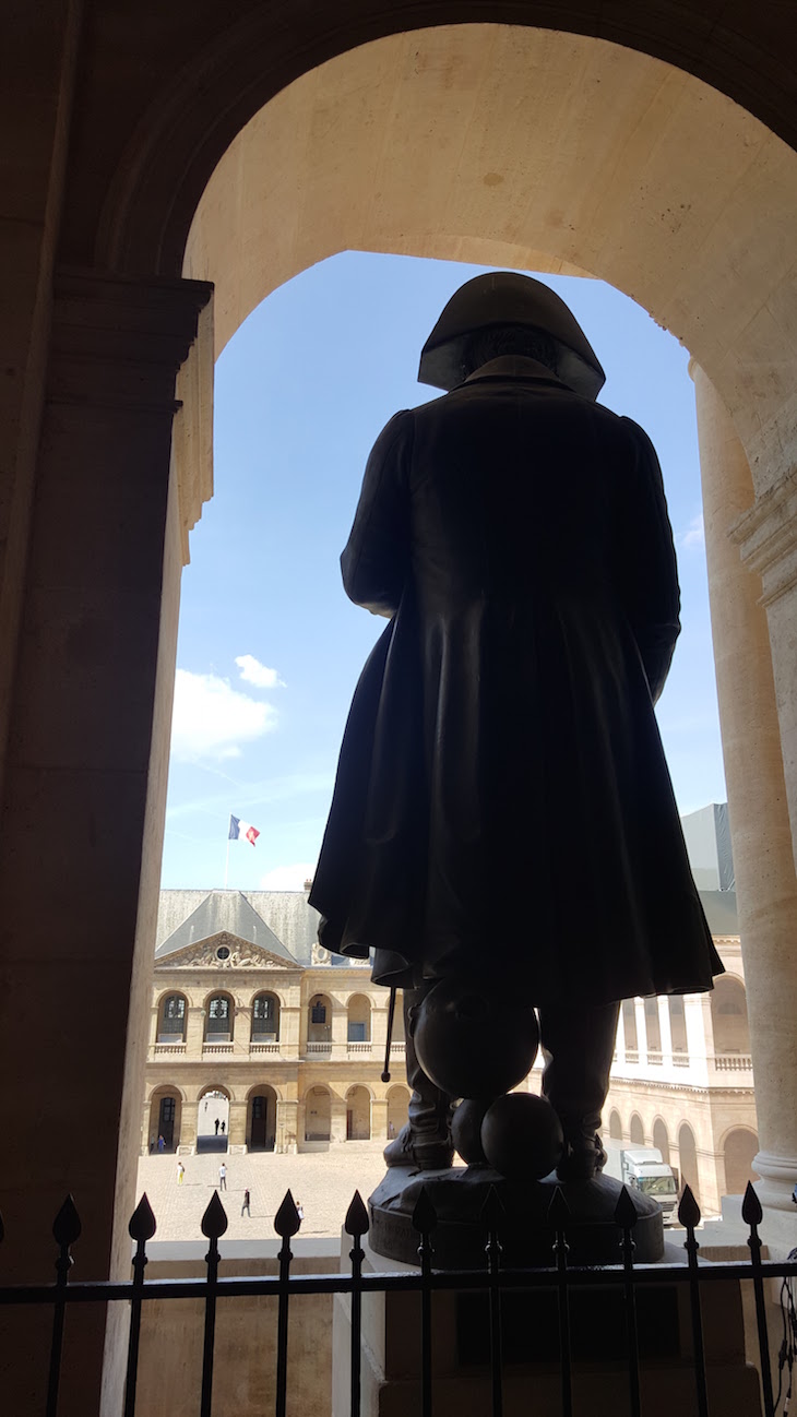 Estátua de Napoleão no Hôtel National des Invalides, Paris © Viaje Comigo