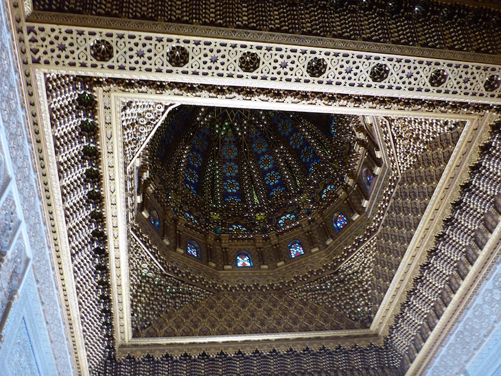 Teto do Mausoléu de Mohamed V - Rabat, Marrocos © Viaje Comigo