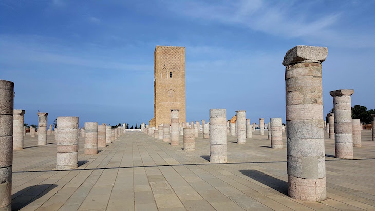 Torre Hassan - Mausoléu de Mohamed V - Rabat, Marrocos © Viaje Comigo