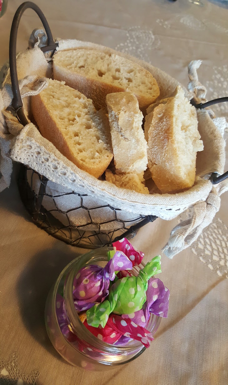 Pão e manteiga com ervas - Restaurante Villazur © Viaje Comigo
