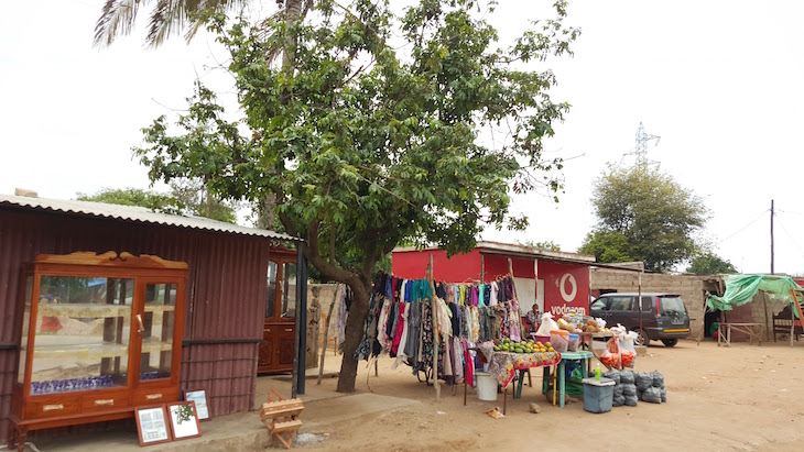 Lojas na estrada para a Namaacha, Moçambique © Viaje Comigo