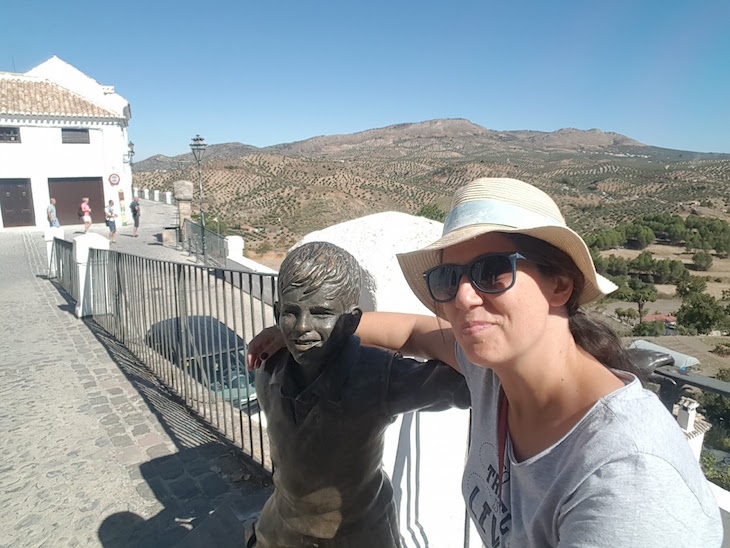 Eu e Estátua de Joselitto em Priego de Córdoba © Viaje Comigo