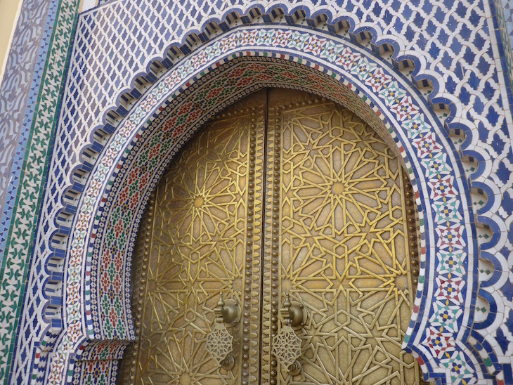Pormenor da Porta do Palácio Real - Fez - Marrocos © Viaje Comigo