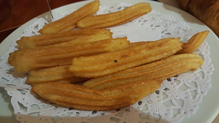 Churros ao pequeno-almoço no Hotel Francisco II, Ourense, Espanha © Viaje Comigo