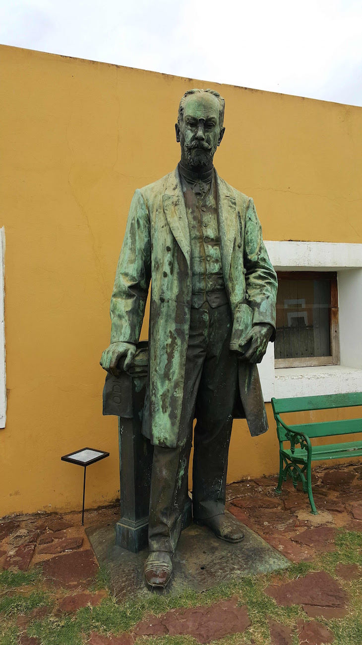 Estátua António Enes - Fortaleza de Maputo, Moçambique © Viaje Comigo