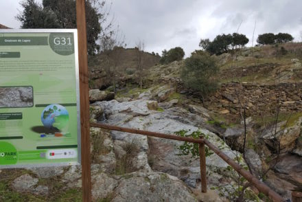 Gnaisses no Geopark Terras de Cavaleiros - Macedo de Cavaleiros © Viaje Comigo