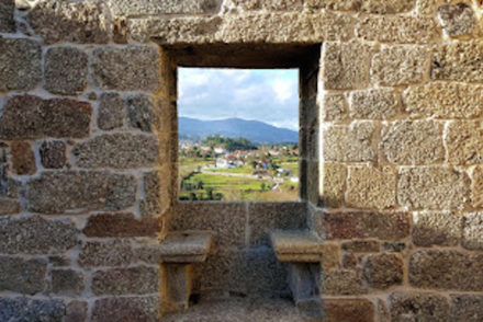 Janela conversadeira no Paço de Giela - Arcos de Valdevez © Viaje Comigo