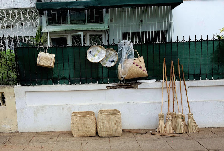 Cestas nas ruas em Maputo © Viaje Comigo