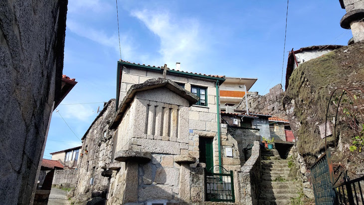 Centro da aldeia do Soajo - Arcos de Valdevez © Viaje Comigo