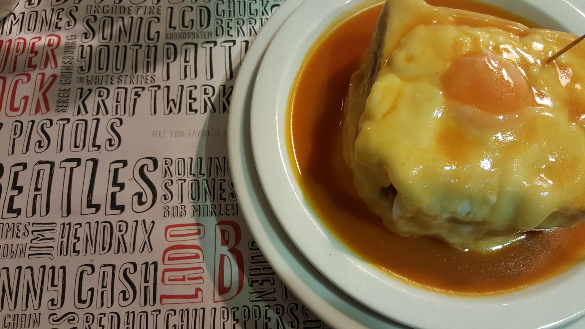 Francesinha Lado B © Viaje Comigo