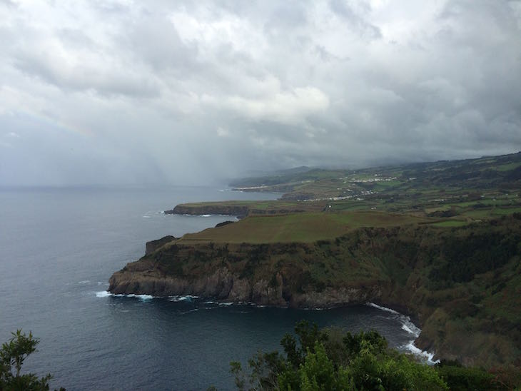 Vista do Miradouro da Santa Iria, S. Miguel, Açores © Viaje Comigo