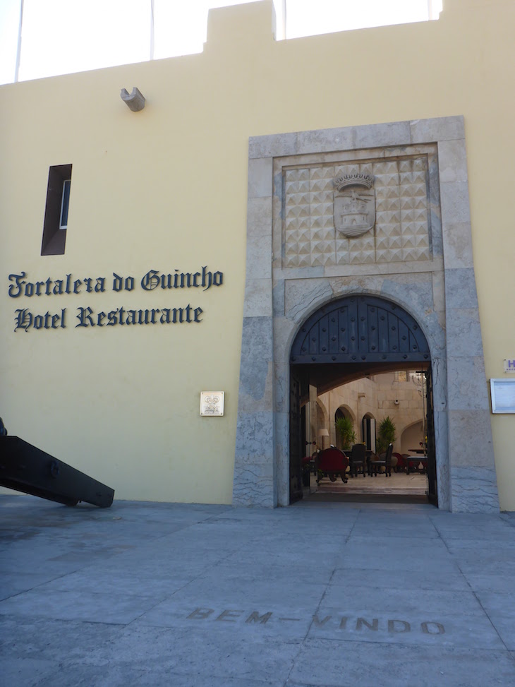 Entrada na Fortaleza do Guincho © Viaje Comigo