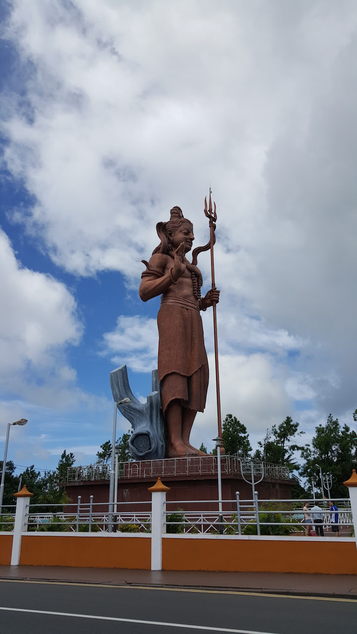 Estátua de Shiva - Ilhas Maurícias © Viaje Comigo