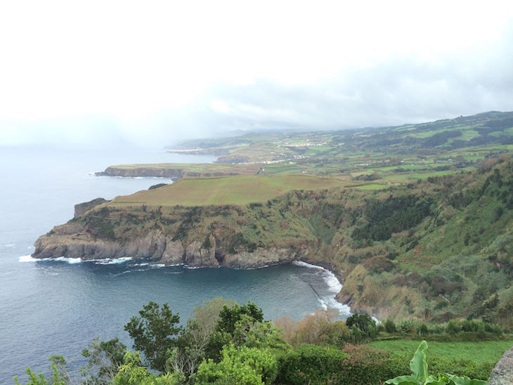 Vista do Miradouro da Santa Iria, S. Miguel, Açores © Viaje Comigo