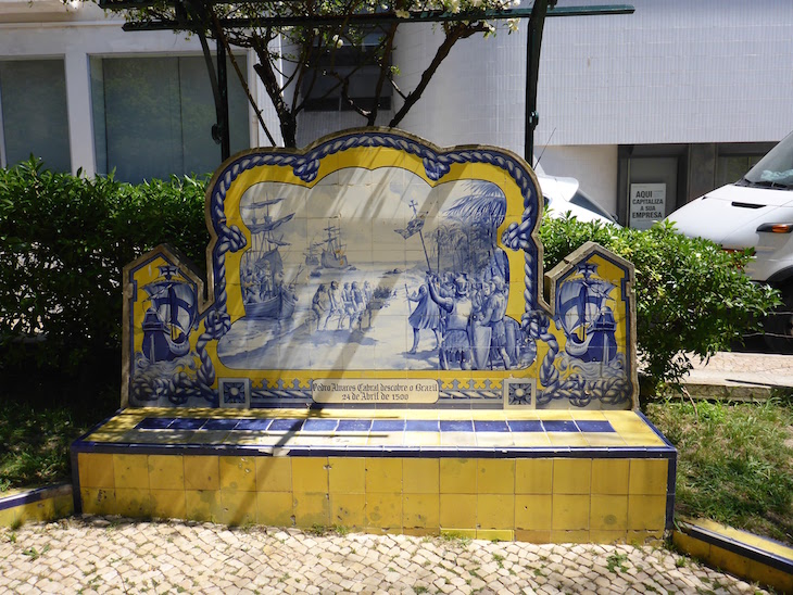 A descoberta do Brasil por Pedro Alvares Cabral (24 de abril de 1500) - Jardim 1º Dezembro em Portimão © Viaje Comigo