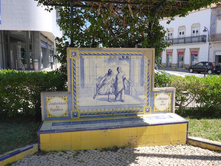 A Implantação da República (5 de outubro de 1910) - Jardim 1º Dezembro em Portimão © Viaje Comigo