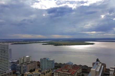 Vista do Edifício Santa Cruz - Porto Alegre, Rio Grande do Sul, Brasil © Viaje Comigo