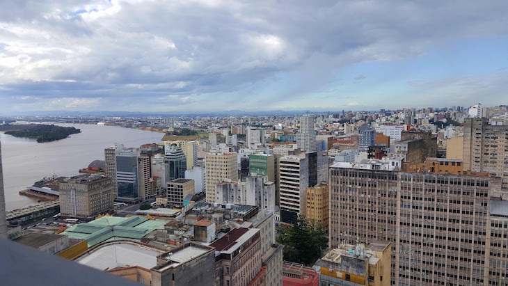 Vista do Edifício Santa Cruz - Porto Alegre, Rio Grande do Sul, Brasil © Viaje Comigo