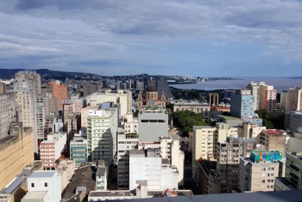 Vista do Edifício Santa Cruz - Porto Alegre, Rio Grande do Sul, Brasil © Viaje Comigo