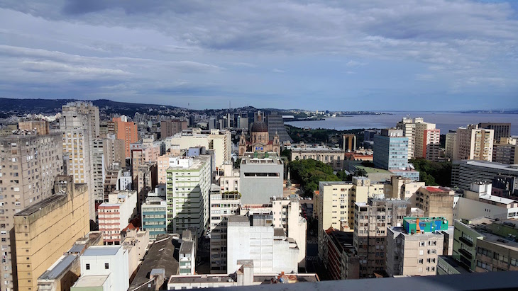 Vista do Edifício Santa Cruz - Porto Alegre, Rio Grande do Sul, Brasil © Viaje Comigo