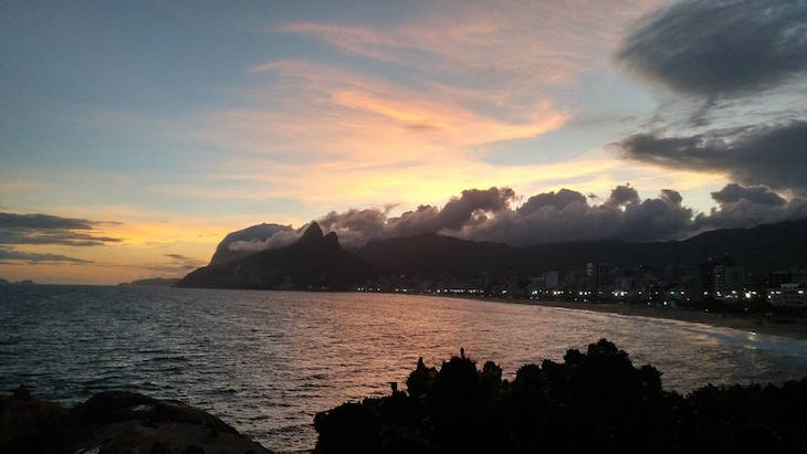 Pôr do sol no Arpoador, Rio de Janeiro, Brasil © Viaje Comigo